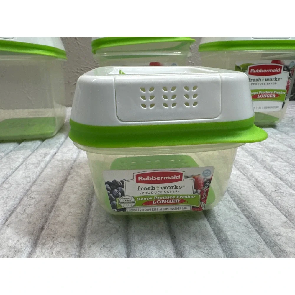 Rubbermaid FreshWorks Produce Saver 4 Piece Set Vented Food Storage Containers
